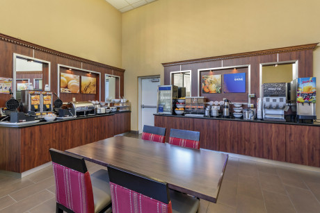 Comfort Inn & Suites North Hollywood - Breakfast Area