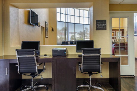 Comfort Inn & Suites North Hollywood - Reception Area