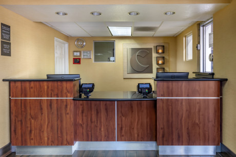 Comfort Inn & Suites North Hollywood - Reception Area