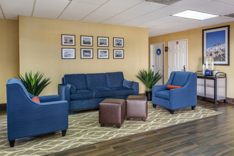 Comfort Inn & Suites North Hollywood - Reception Area
